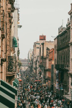 Meksika, Mexico City, DF. 15 Kasım 2025 Zocalo yaya geçidi Francisco Madero.