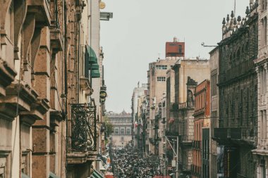 Meksika, Mexico City, DF. 15 Kasım 2025 Zocalo yaya geçidi Francisco Madero.