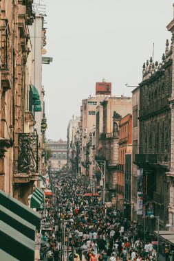 Meksika, Mexico City, DF. 15 Kasım 2025 Zocalo yaya geçidi Francisco Madero.