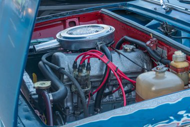 VAZ 2101 Zhiguli motor iç mekanının yakın çekim görüntüsü, Kyiv, Ukrayna - 21 Eylül 2025