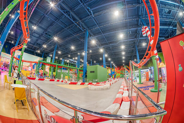 Большой, многоуровневый игровой комплекс с горками и пандусами, яркая цветовая гамма красный, синий, зеленый, желтый, оранжевый Киев, Украина 06-15-2025