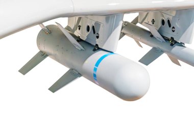 Üzerinde mavi ve beyaz havadan karaya mühimmat bulunan geniş Ukrayna askeri insansız hava aracı. Geniş kanatların altında belirli işaretler olmadan birden fazla motor. Tarafsız arka plan vurgulandı.