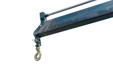 Tarafsız gri bir zemine karşı gümüş uçlu metal vinç kancasının görüntüsü ucunda bir döngü ve görünür cıvatalar ve fındıklar var ışıklandırma bile kapalı ya da kapalı bir set olduğunu gösteriyor.