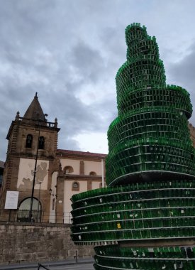 Gijon, Asturias, İspanya 'daki bir parkın güzelliği ve sükuneti. Cantabrian kıyısında turistik bir yer.