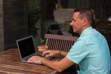 The man's hands working for noubuky the business plan, the keyboard