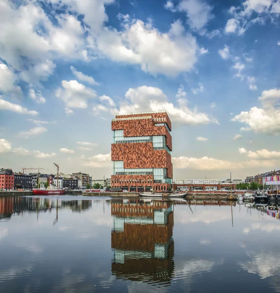 Antwerpen, Belgien - 12 maj. 2016 museum aan de Stroom Mas — Stockfoto