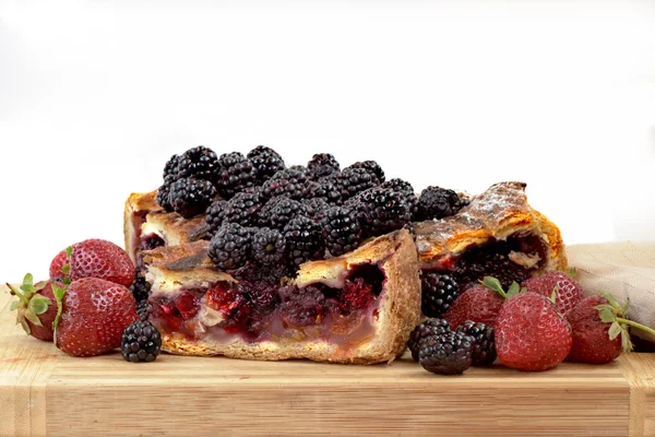 Délicieux gâteau à tarte aux fruits frais — Photo