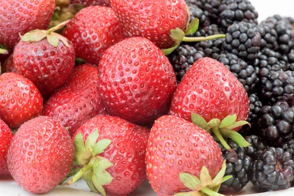 Placa de fresa y bayas — Foto de Stock