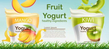Çimlerin üzerinde iki konserve mango ve kivi meyveli yoğurt. Mesaj için yer. Sağlıklı malzemeler. Gerçekçi 3B model ürün yerleştirme