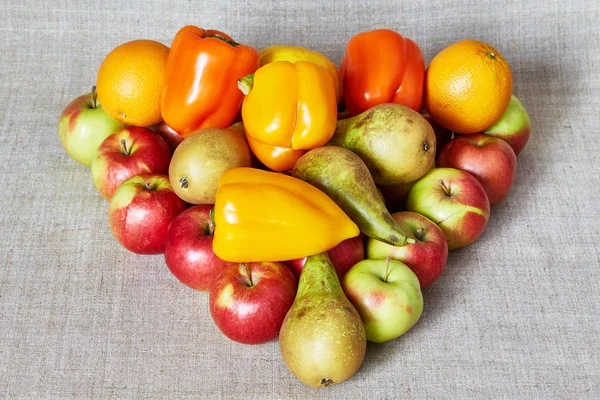 Elma, armut, pul biber, portakal ve limon üzerinde gri bir tuval