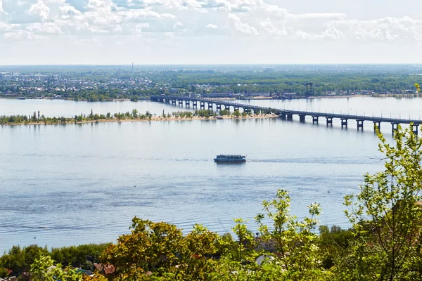 View of Volga and the automobile bridge from Sokolov  mountain — Stock Photo, Image