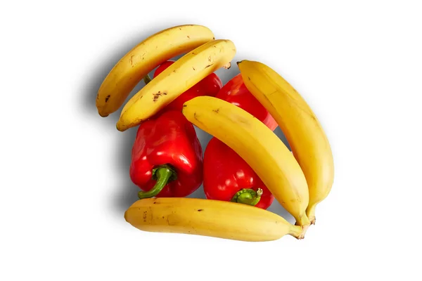 Żółtych bananów i pieprz czerwony na białym tle z cienia — Zdjęcie stockowe