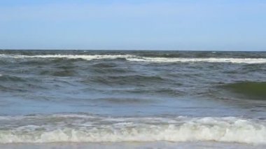 huzursuz deniz dalgaları