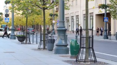 Yaya insanlar sokakta yürüme