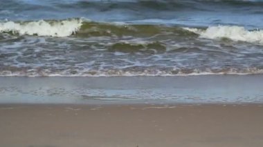 kum ile dalgalar deniz