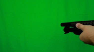 Av tüfeği ekranına sağdan alarak.