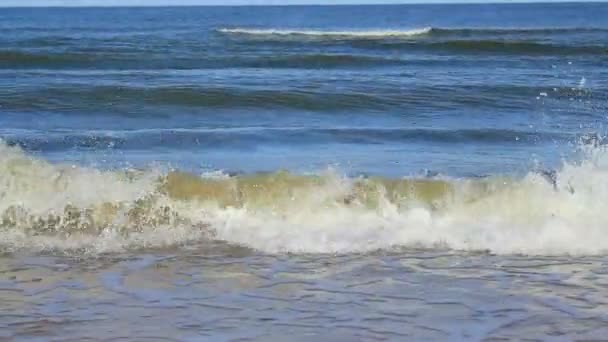 Olas de mar inquietas — Vídeo de stock