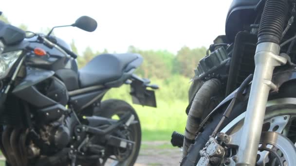 Vista frontal de la motocicleta Scrambler — Vídeos de Stock