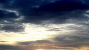 Bulutlu sabah gökyüzü