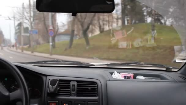 Conducir, Vista a la ventana delantera — Vídeo de stock