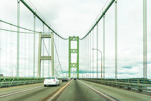 Escena sobre el puente de acero Narrows en Tacoma, Washington, EE.UU. . — Foto de Stock