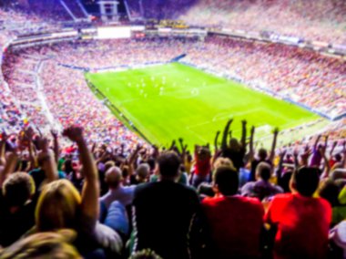 Futbol-futbol hayranları onların takım destek ve hedefi ile güzel gökyüzü. açık hava ile dolu stadyumda kutlamak-resim bulanıklık. -bulanık..