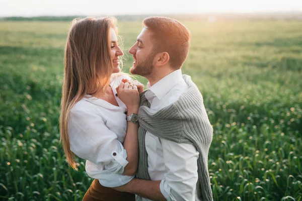 Young couple in love posing on nature — Stock Photo, Image