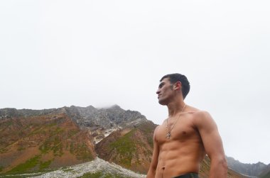 Acımasız adam dağlarda