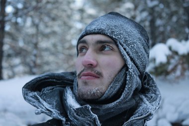 Alaska'ya seyahat eden bir adam