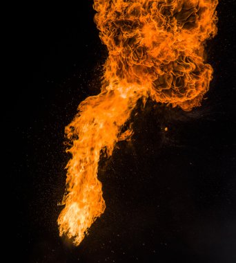 Güçlü alev, gerçek bir fotoğraf.      