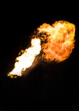 Güçlü alev, gerçek bir fotoğraf.      