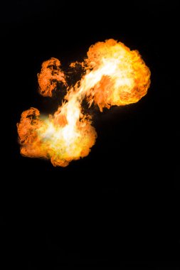 Güçlü alev, gerçek bir fotoğraf.      