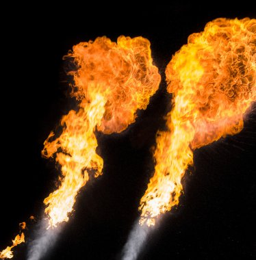 Güçlü alev, gerçek bir fotoğraf.      