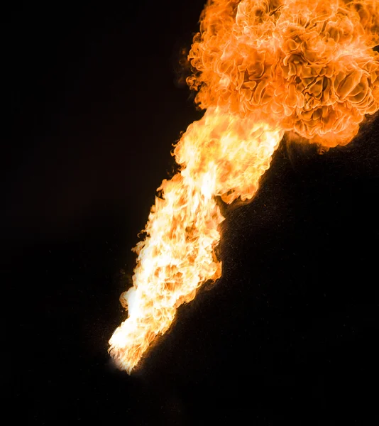 Güçlü alev, gerçek bir fotoğraf.      