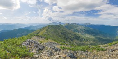 Dev Sibirya dağlarla Khamar-Daban.