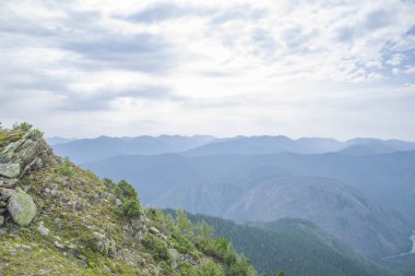 Dev Sibirya dağlarla Khamar-Daban.