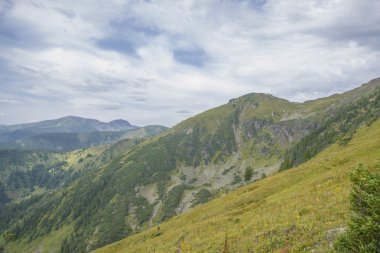 Dev Sibirya dağlarla Khamar-Daban.