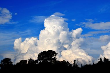 Bulutlar - cennet. Baykal Gölü üzerinde Cumulus bulutları