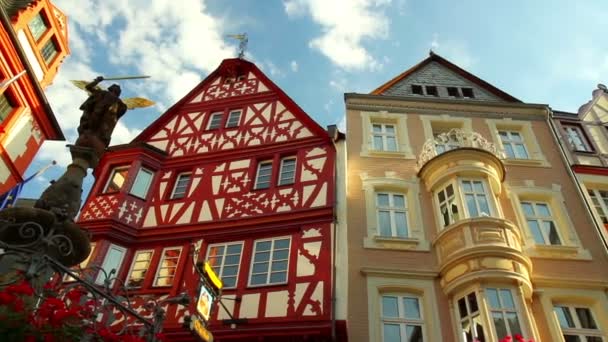 古いドイツの町 (ベルンカステル ・ クースの家). — ストック動画
