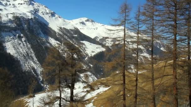 Vue sur la montagne près du village Saint-Martin 