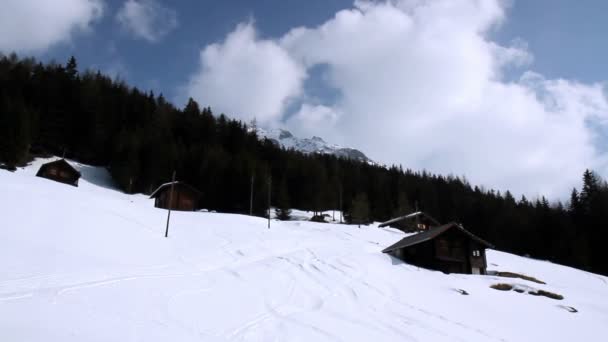 Paisaje invernal en los Alpes — Vídeo de stock