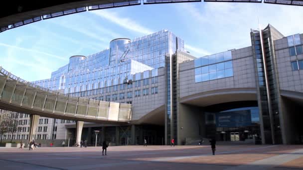 在布鲁塞尔 (比利时布鲁塞尔，比利时-大约 2015年: 欧洲议会). — 图库视频影像