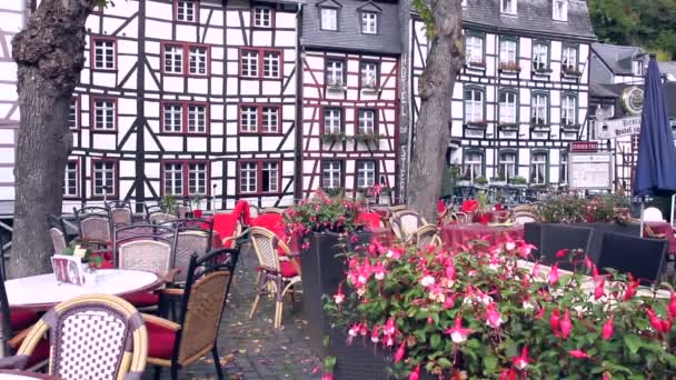 Monschau, Duitsland - December 2015: Marktplein in een kleine Duitse stad. — Stockvideo