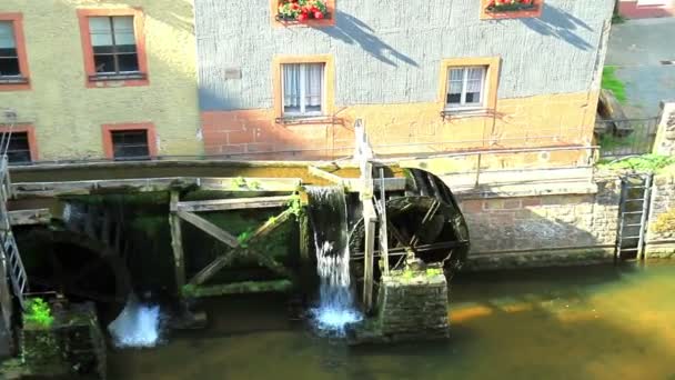 Mulino ad acqua a Saarburg . — Video Stock