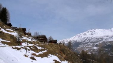 Heremence Köyü yakınındaki Dağ Manzaralı