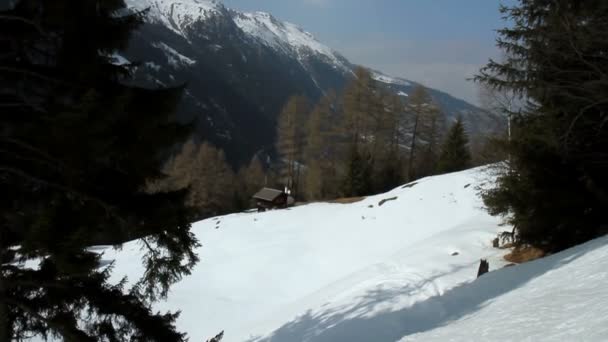 Vista sulle montagne vicino al villaggio Les Hauderes , — Video Stock