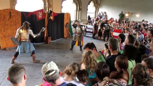 VIANDEN, THE LUXEMBOURG - AUGUST 03 2014: Festival Abad Pertengahan Kastil Vianden . — Stok Video
