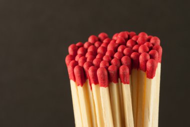 Ahşap matchsticks yanıcı kırmızı kafalı