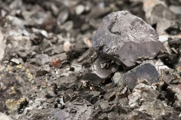 Тау кен. Акжал месторождение. Цинк металл. Добыча цинка. Свинцово-цинковые руды.