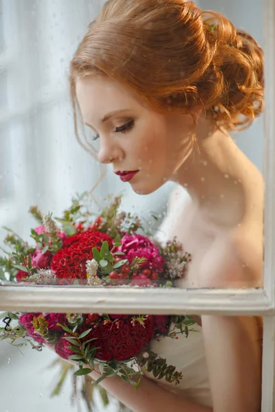 Very pretty sophisticated red-haired girl with a bouquet in his — Stock Photo, Image